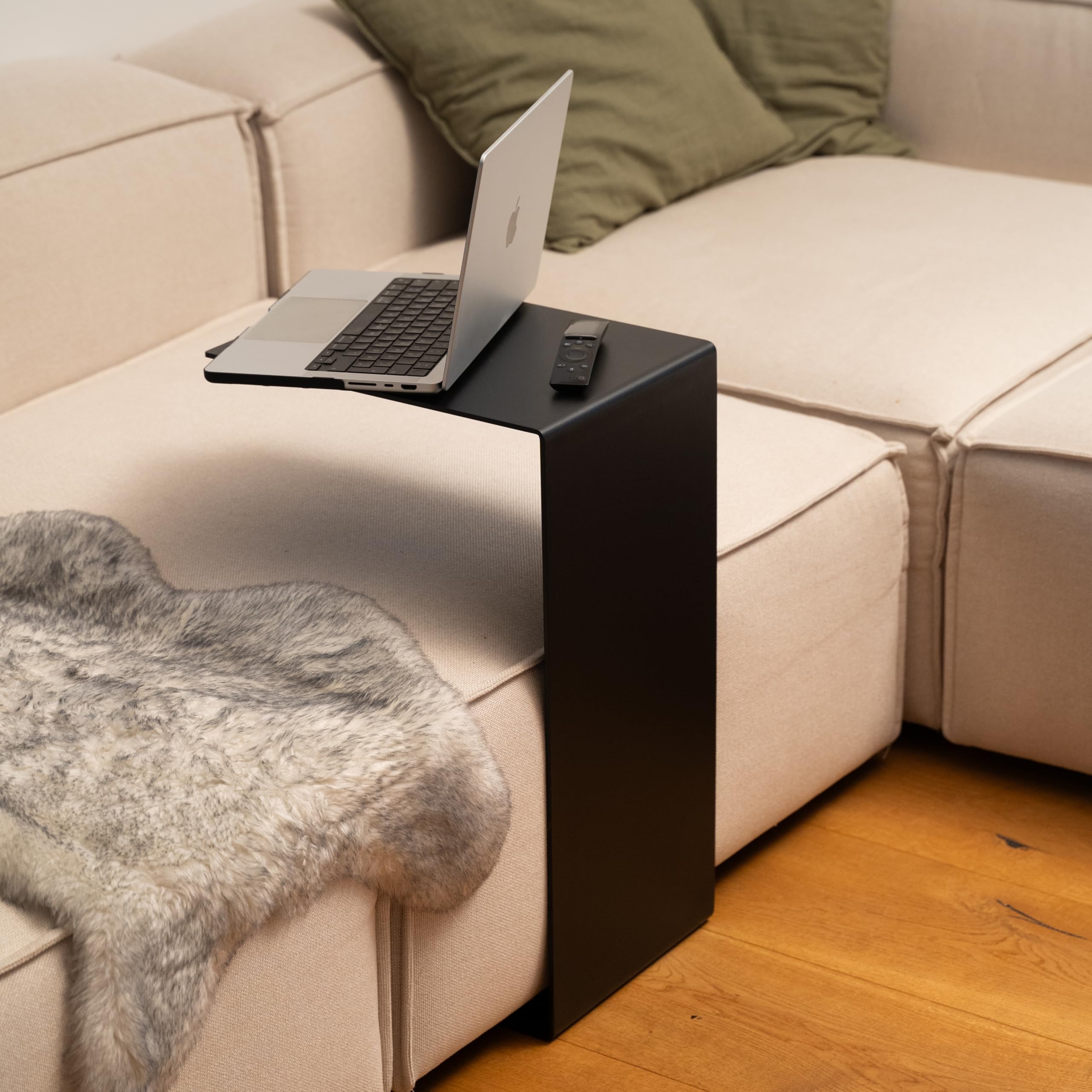 Homemetall Beistelltisch C Form Aus Metall Pulverbeschichteter Couch Beistelltisch In Schwarz Moderner Abstelltisch F r Couch Sofa Sessel Oder 